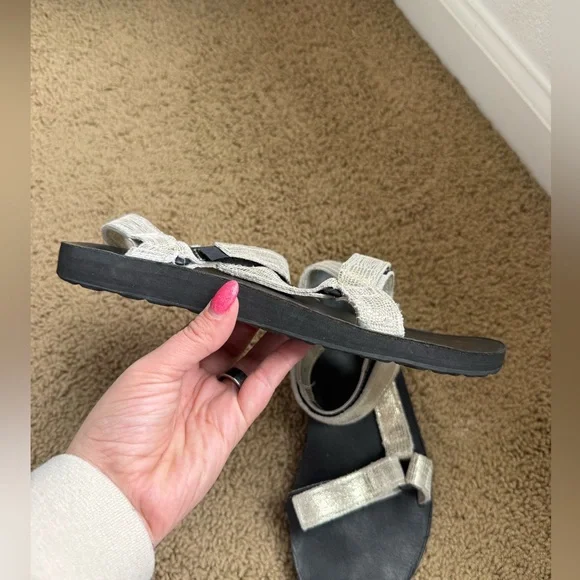 TEVA Original Universal Metallic Flat Sandals Gold Champagne Women’s Size 8 - Picture 2 of 6